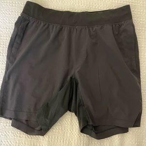 Black 7 inch Lululemon shorts